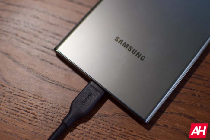 ‘Adaptador de carregamento super rápido’ Samsung 50W vaza online
