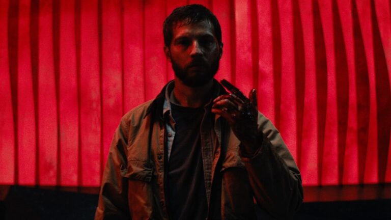 “Upgrade”: O Filme de Suspense Tecnológico que Conquista a Netflix e Remete a “Black Mirror”
