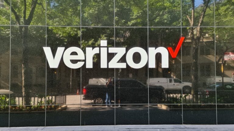Embate no mercado de telecomunicações: Verizon solicita que FCC impeça AT&T de adquirir espectro de 4,9 GHz