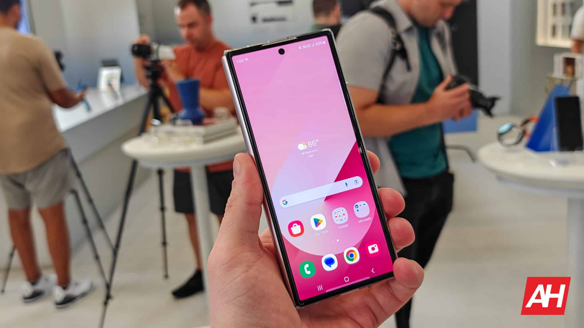 Você pode trocar qualquer telefone para obter um desconto de US$ 300 no Galaxy Z Fold 6