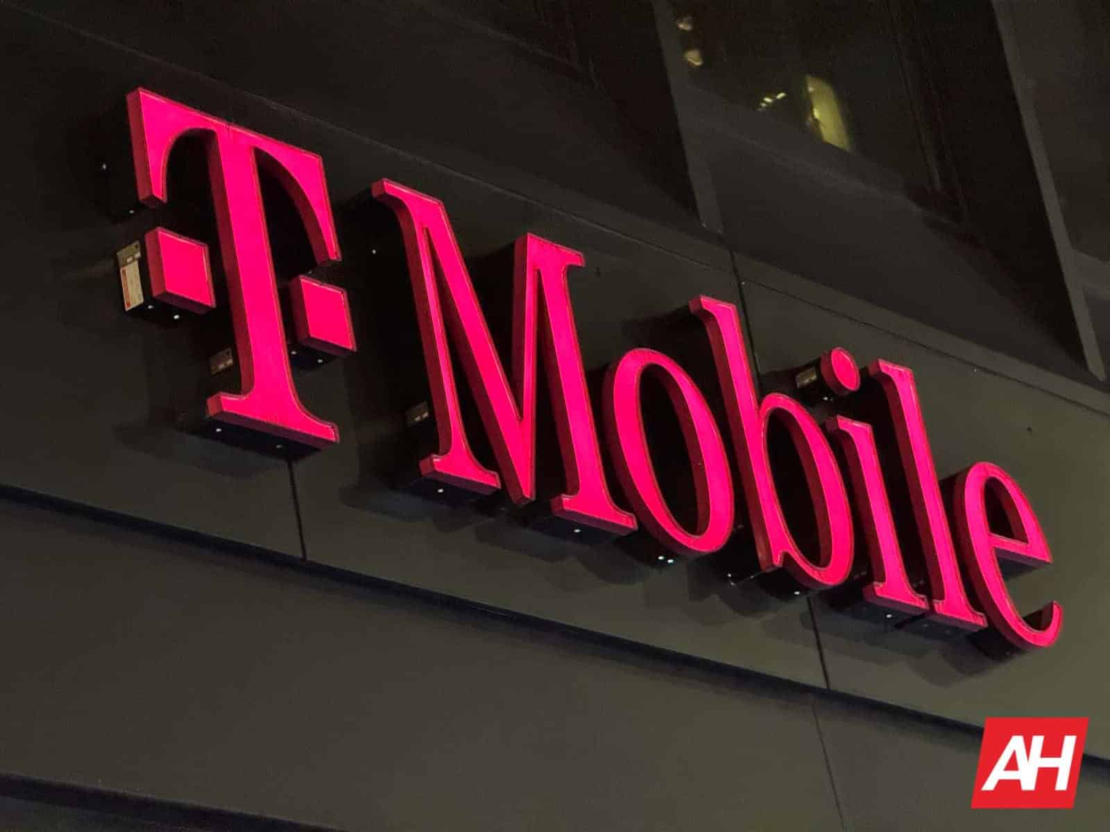 Um representante demitido da T-Mobile denunciou atividades ilegais