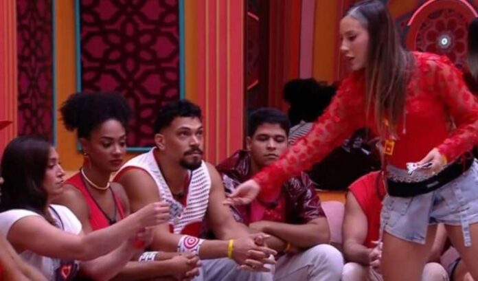 Quem está na mira da Líder Renata no 'BBB 25'? Bailarina escolhe alvos, troca farpas ao vivo e web reage: 'Muito soberba'.