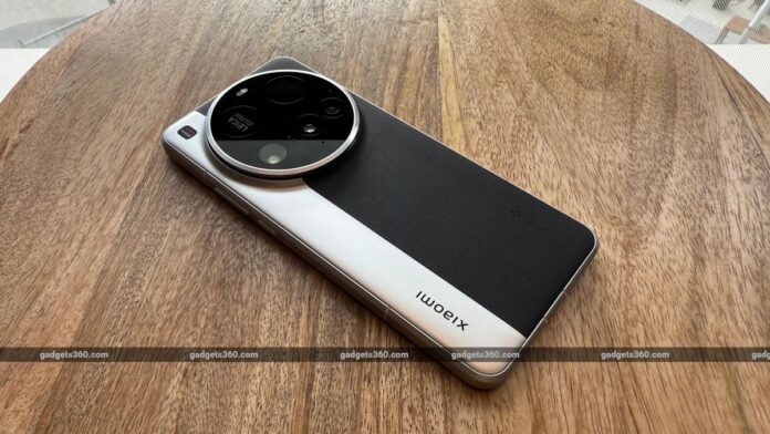 Xiaomi 16 Ultra Tipped to Offer Continuous Optical Zoom Using a Shared CMOS Sensor