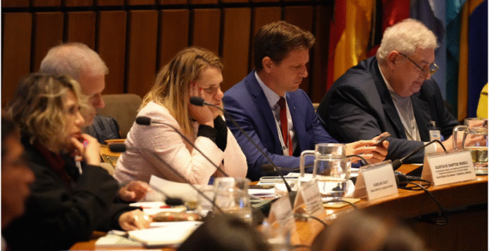 Brasil apresenta políticas para ampliar a produção e transformação de minerais estratégicos em conferência internacional